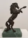 Bronzefigur Steigendes Pferd 1