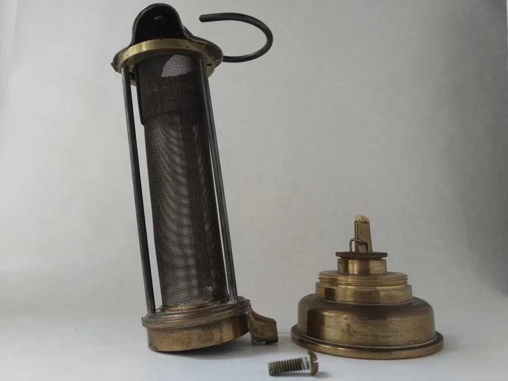 E Thomas and Williams Davy Type Safety Miners Lamp 4
