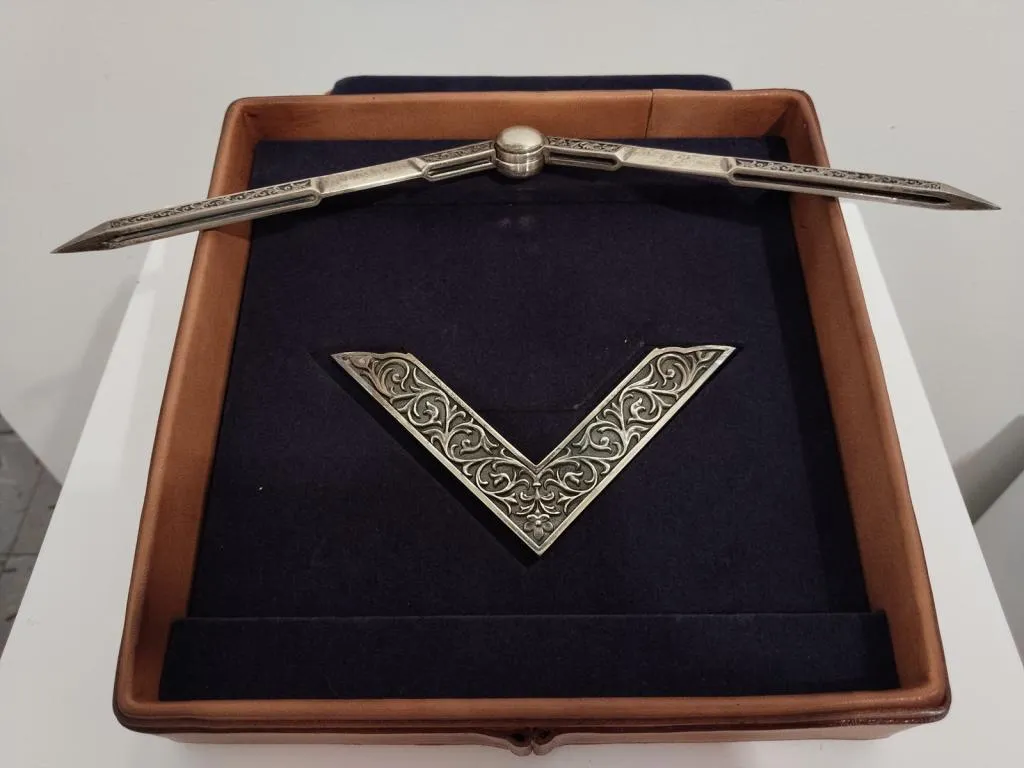 Freimaurer Winkelmass und Zirkel aus Silber 5