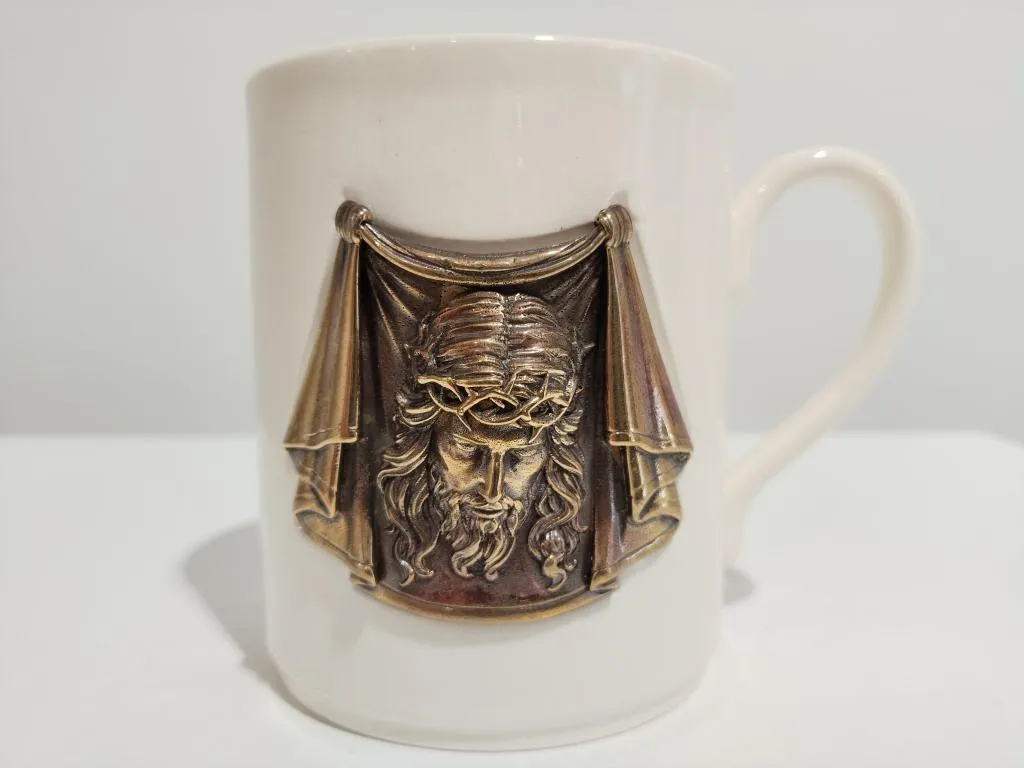 Porzellantasse mit bronzenem Mandylion von Edessa 1