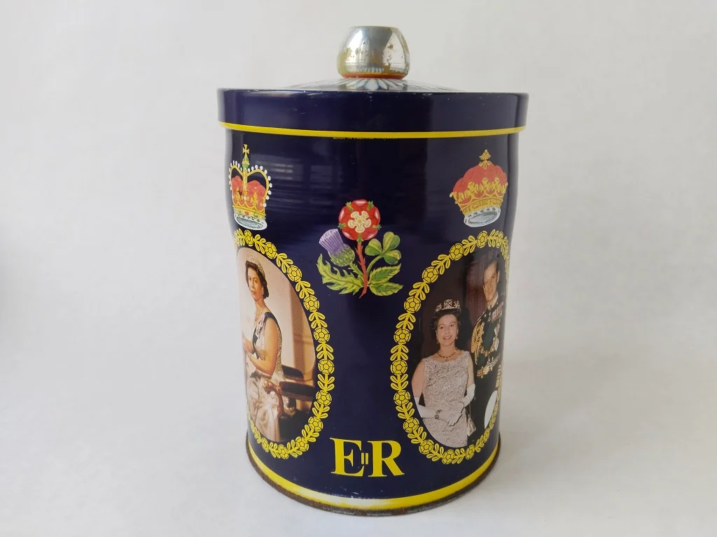 Queen Elizabeth II Silver Jubilee Memorabilia Kitchenalia Tin Box Retro 1977