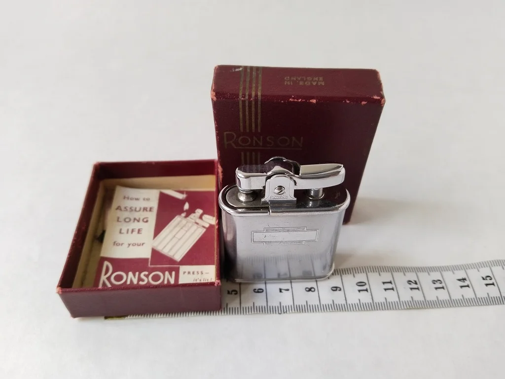 Ronson Whirlwind Feuerzeug Alt mit Windschutz Benzin mit 11