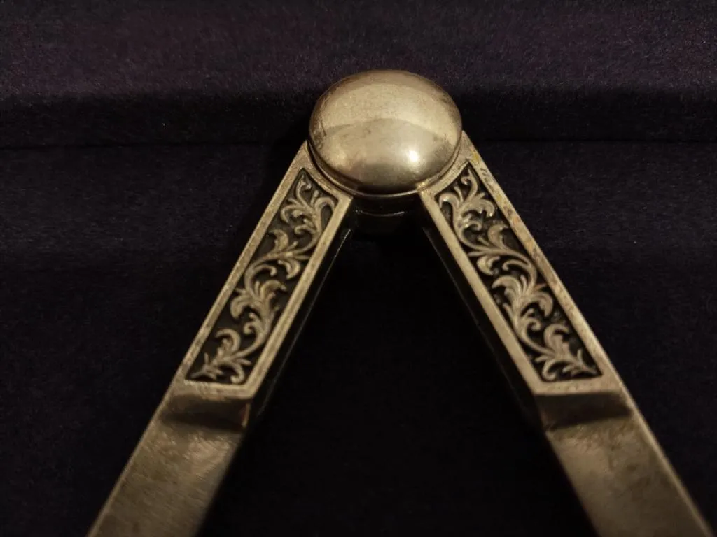 Silver Masonic Square And Compasses 4