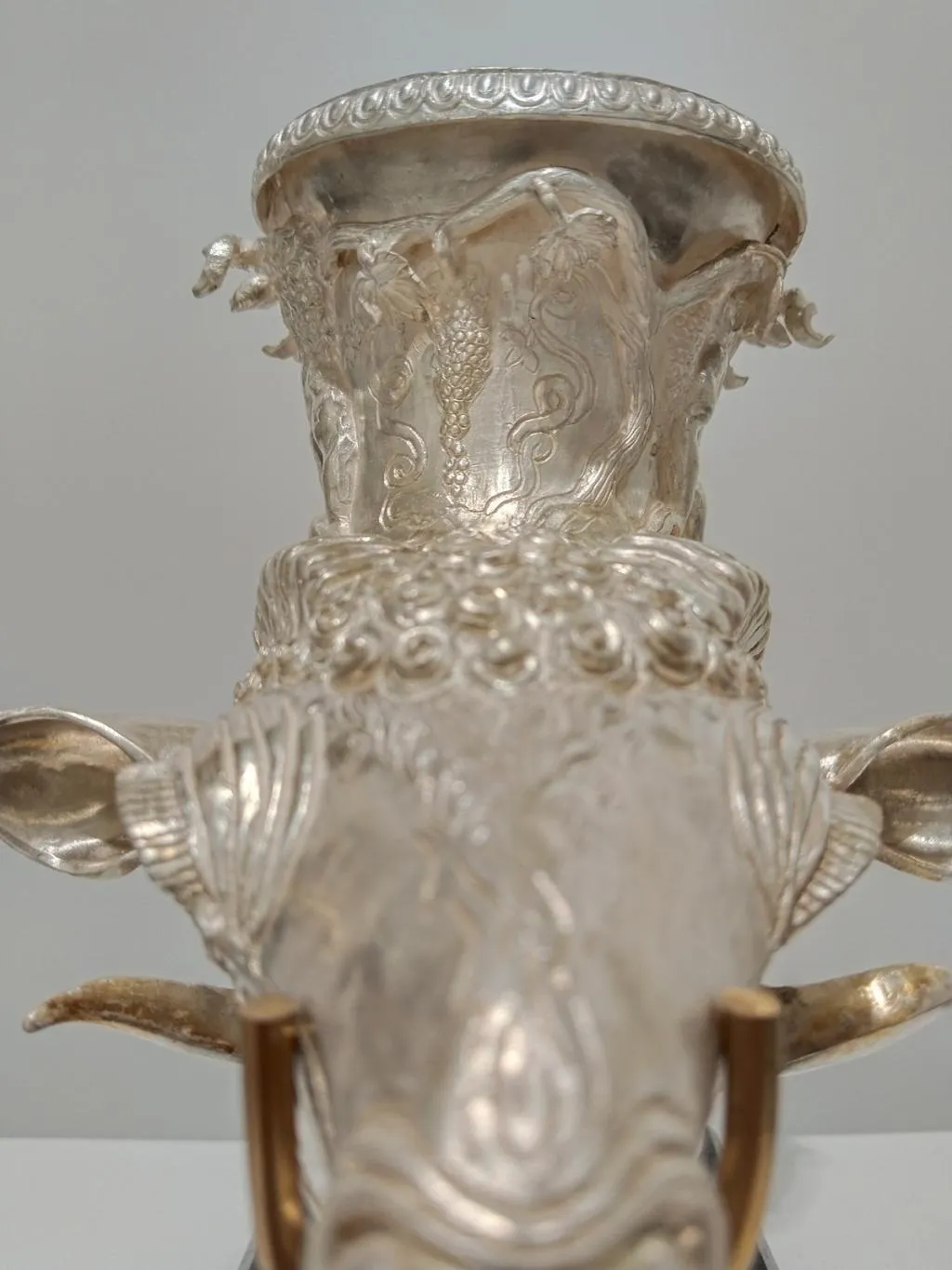 Silver rhyton with ram head 13