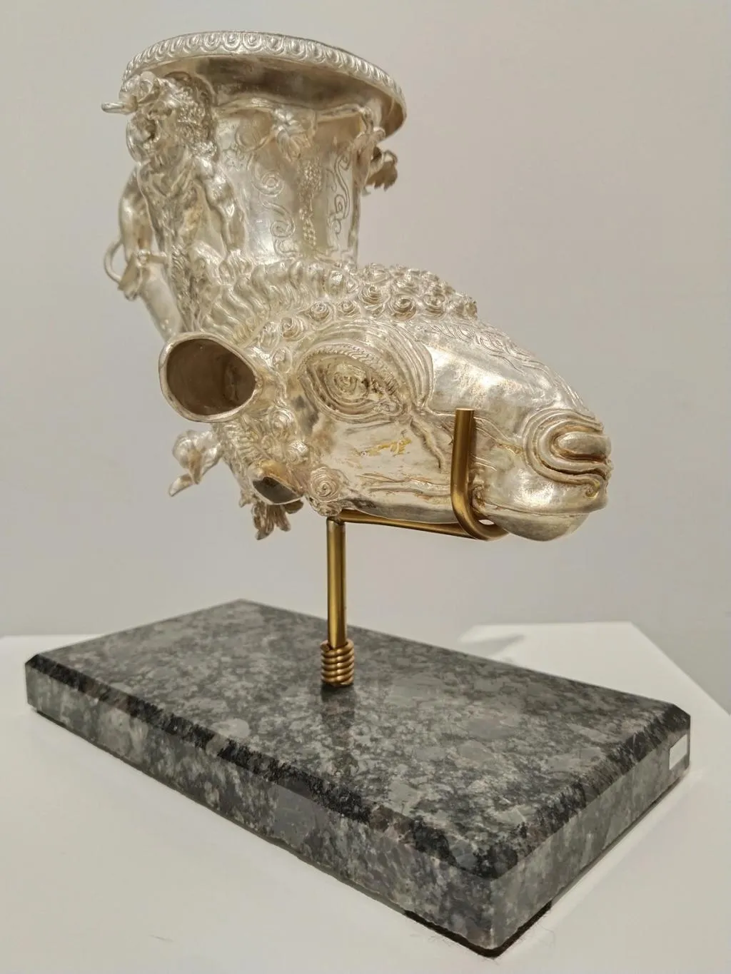 Silver rhyton with ram head 4
