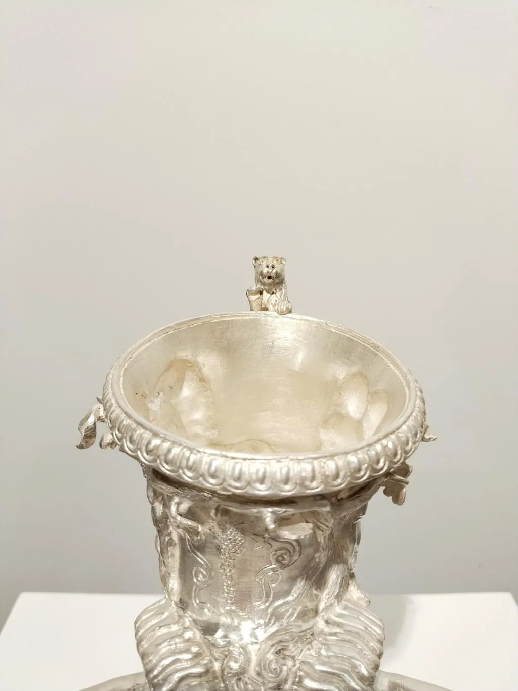 Silver rhyton with ram head 9