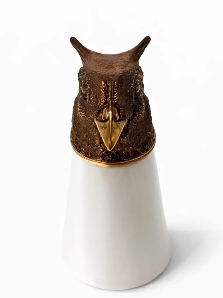 Sturzbecher mit Vogelkopf