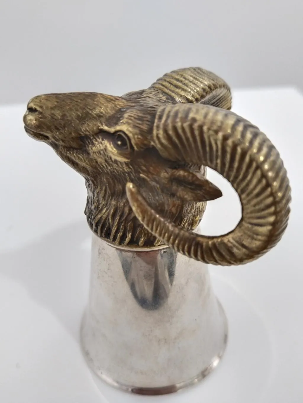 Sturzbecher Silber mit Widderkopf 6