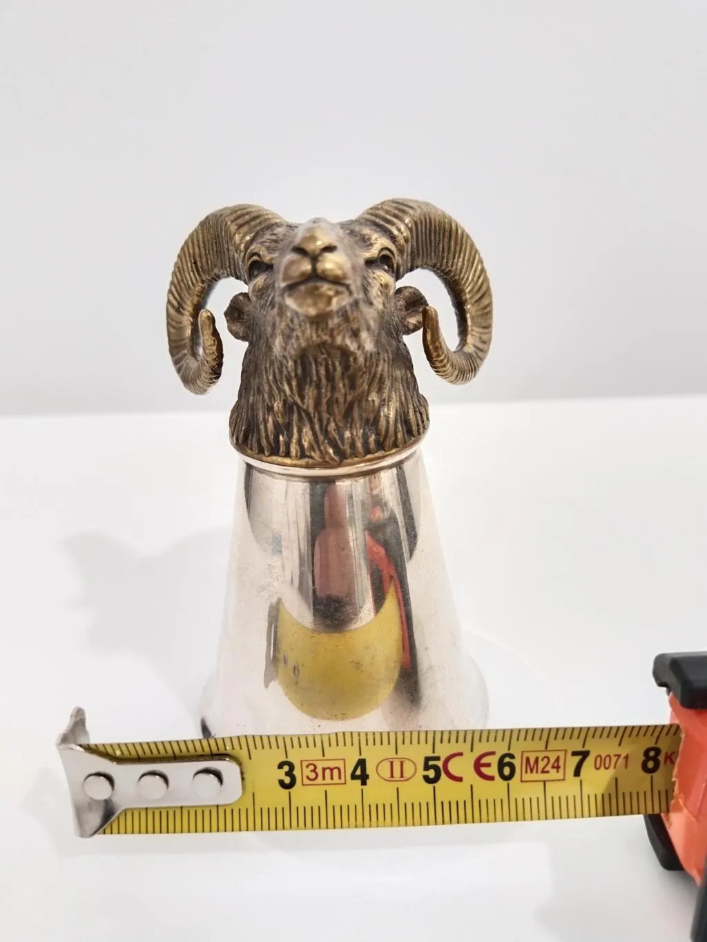 Sturzbecher Silber mit Widderkopf 8