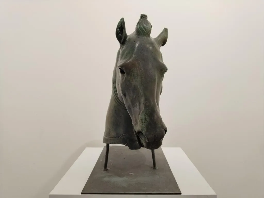 The Medici Riccardi Horse Head Grünspan Bronze Guss Replik 1