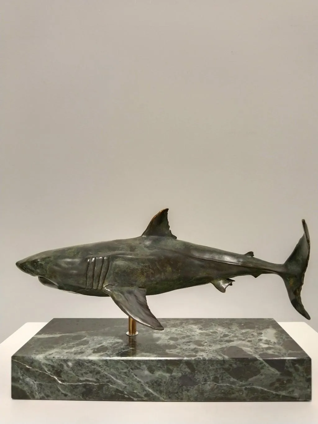 Weisser Hai Skulptur Bronze 4