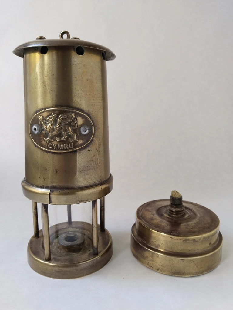 Welsh Brass Miners Lamp CYMRU All Working Replica Lantern 6