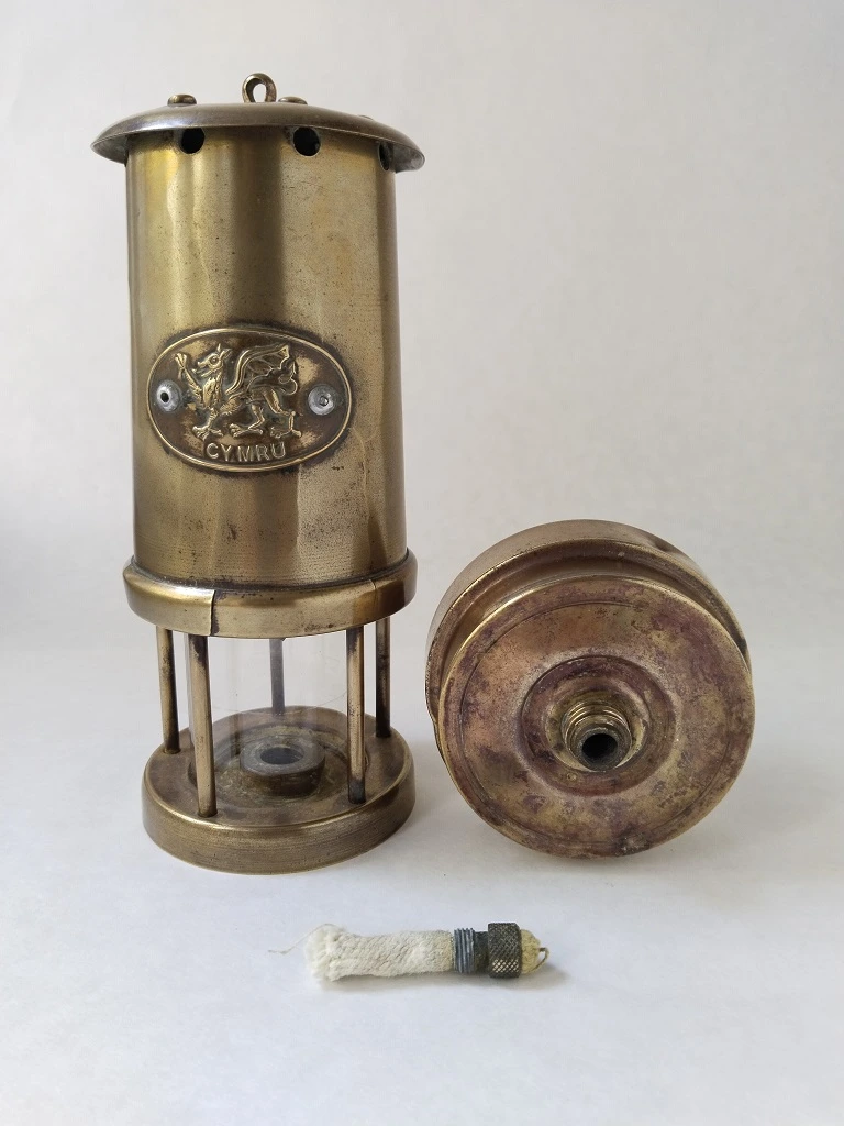Welsh Brass Miners Lamp CYMRU All Working Replica Lantern 7