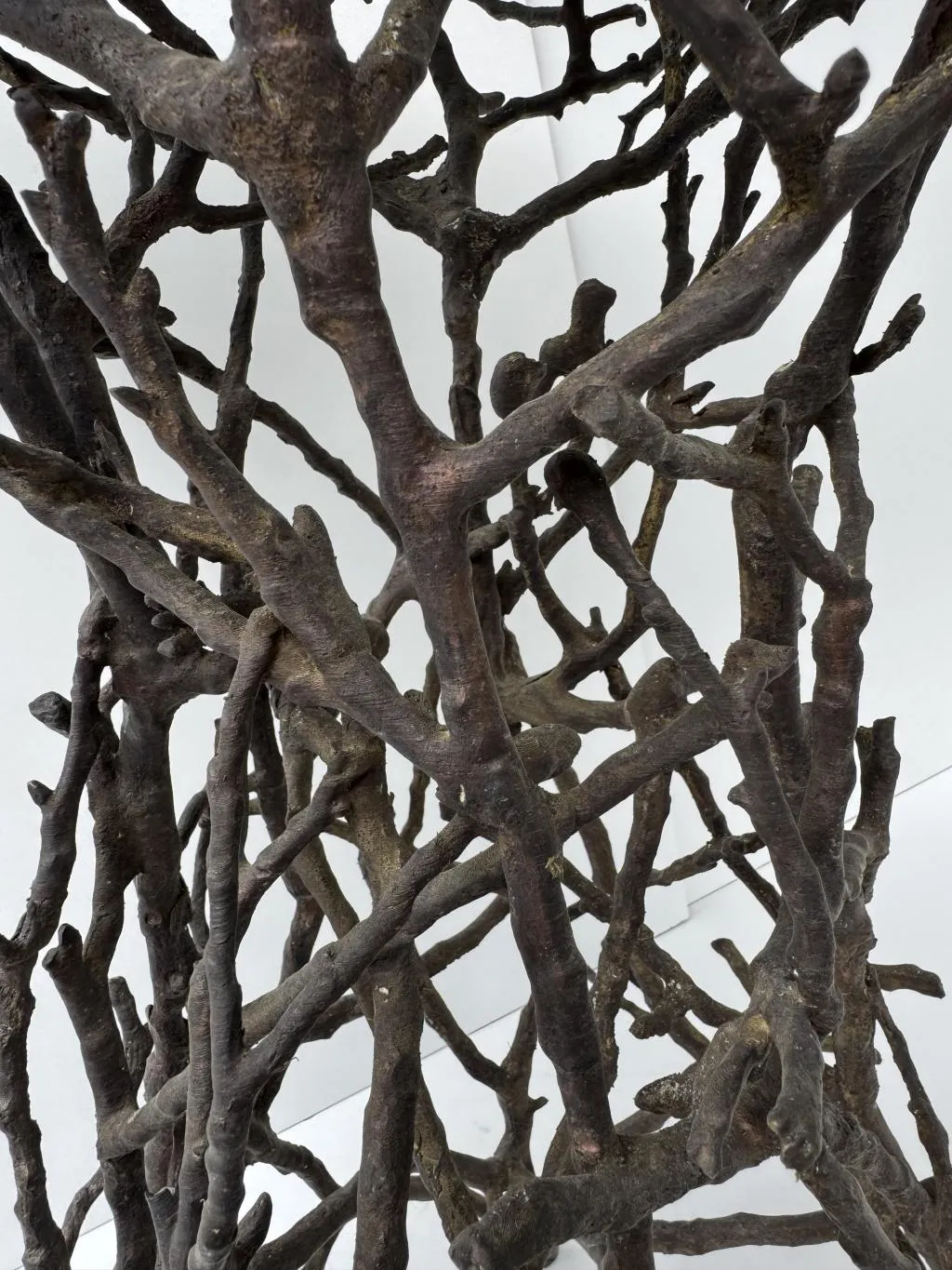 Wetterfester Kunst-Esstisch im organischen Stil 2