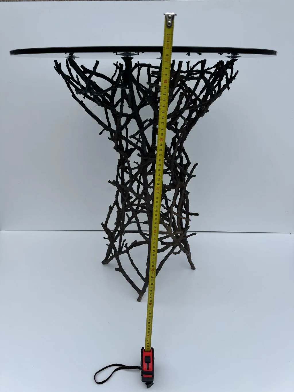 Wetterfester Kunst-Esstisch im organischen Stil 8