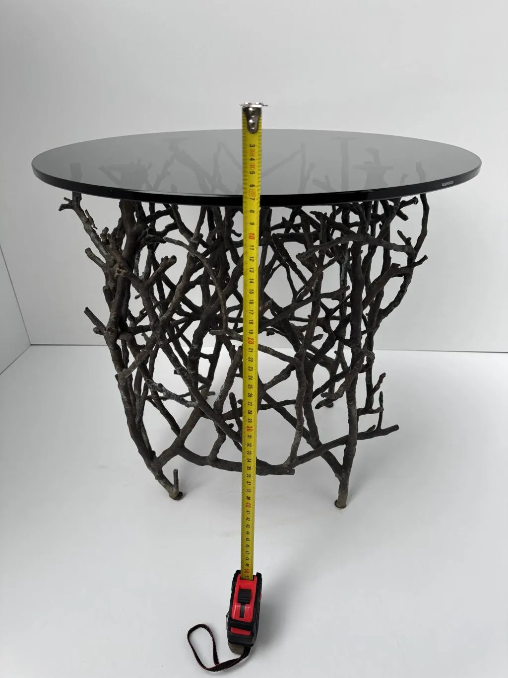 Wetterfester Outdoor Beistelltisch mit Bronze-Zweigdesign 7