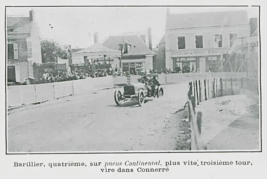 Barillier, vierter Platz, auf Continental-Reifen, schnellste Runde in der dritten Runde, Kurve in Connerre, beim Grand Prix de l'Automobile Club de France 1906.