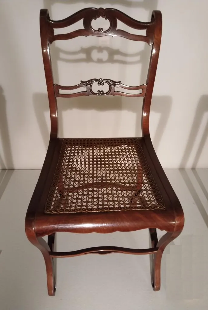 Thonet Bopparder Stuhl aus Nussbaum mit schichtverleimter, gebogener Konstruktion, Mahagonifurnier und Rohrgeflechtsitz, Entwurf Michael Thonet um 1836, Ausführung Michael Thonet in Wien 1842–1844.