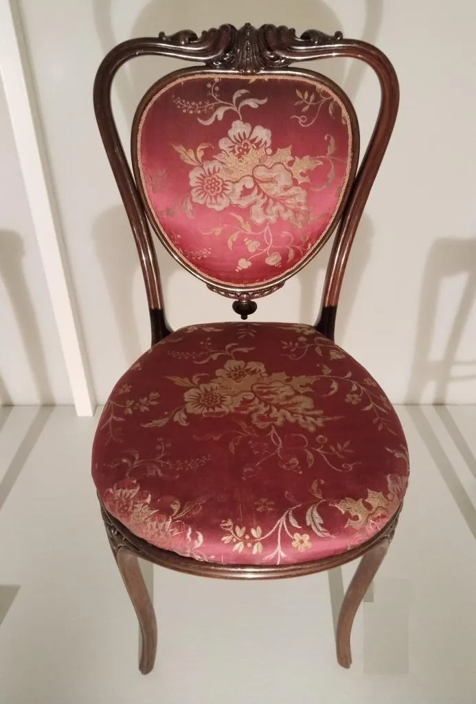 Thonet chair for the Liechtenstein City Palace in solid rosewood, partly carved, with rod- and laminated-bent construction and original silk damask upholstery, designed by Peter Hubert Desvignes between 1844 and 1847, produced by Michael Thonet between 1844 and 1849.
